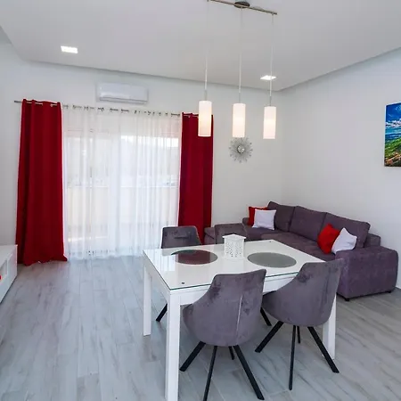 Apartment Luxury With Heated Pool 1. Klis