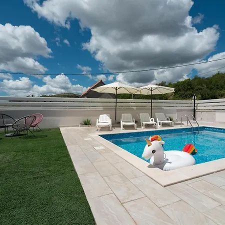 Luxury With Heated Pool 1. Apartment