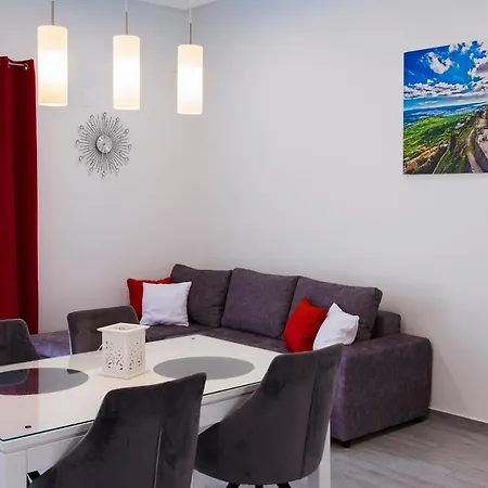Luxury With Heated Pool 1. Apartment