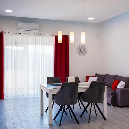 Apartment Luxury With Heated Pool 1.