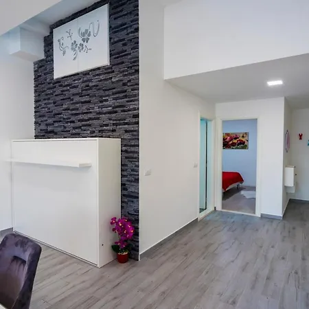 Luxury With Heated Pool 1. Apartment