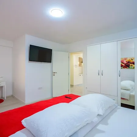 Apartment Luxury With Heated Pool 1. Klis