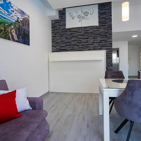 Luxury With Heated Pool 1. Apartment Klis