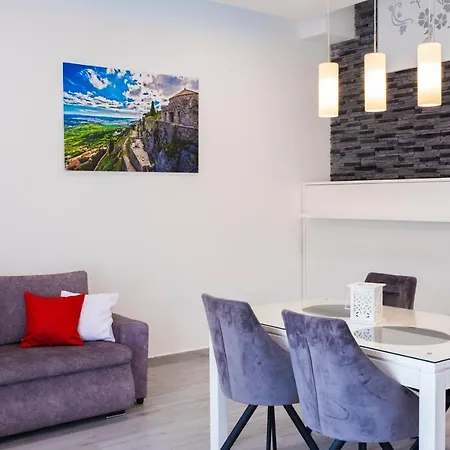 Apartment Luxury With Heated Pool 1. Klis
