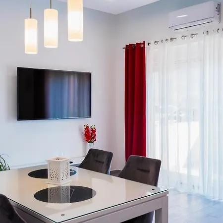 Apartment Luxury With Heated Pool 1.