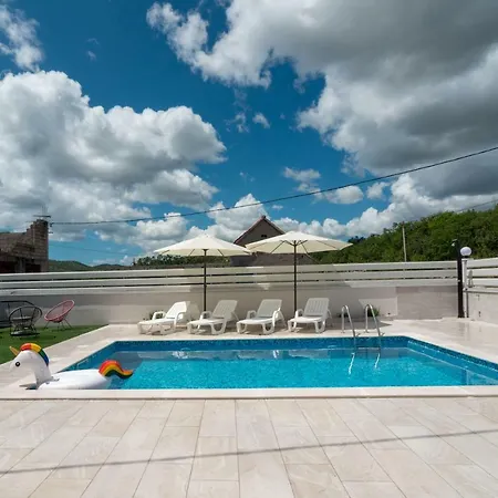 Luxury With Heated Pool 1.