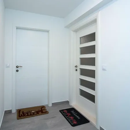 Luxury With Heated Pool 1. Apartment
