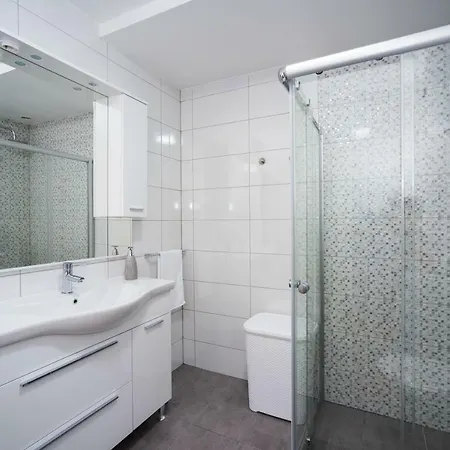 Luxury With Heated Pool 1. Apartment