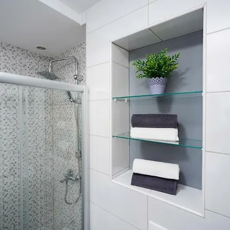 Apartment Luxury With Heated Pool 1. *