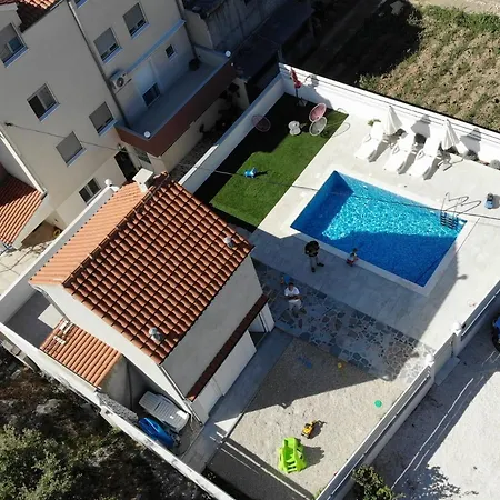 Luxury With Heated Pool 1. *