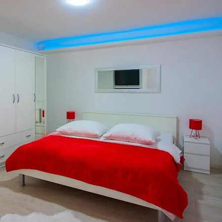 Luxury With Heated Pool 1. Klis