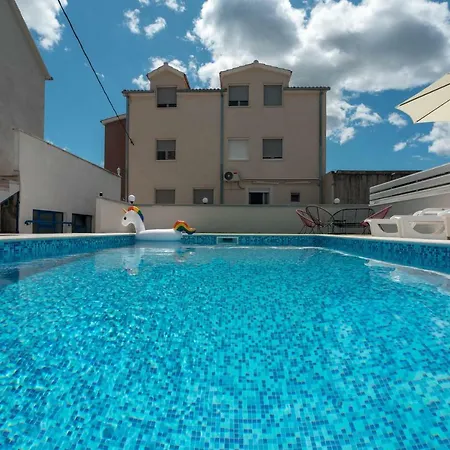 Luxury With Heated Pool 1. Apartamento
