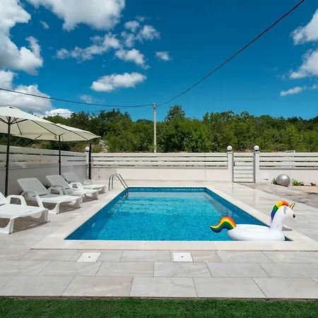 Luxury With Heated Pool 1. Klis